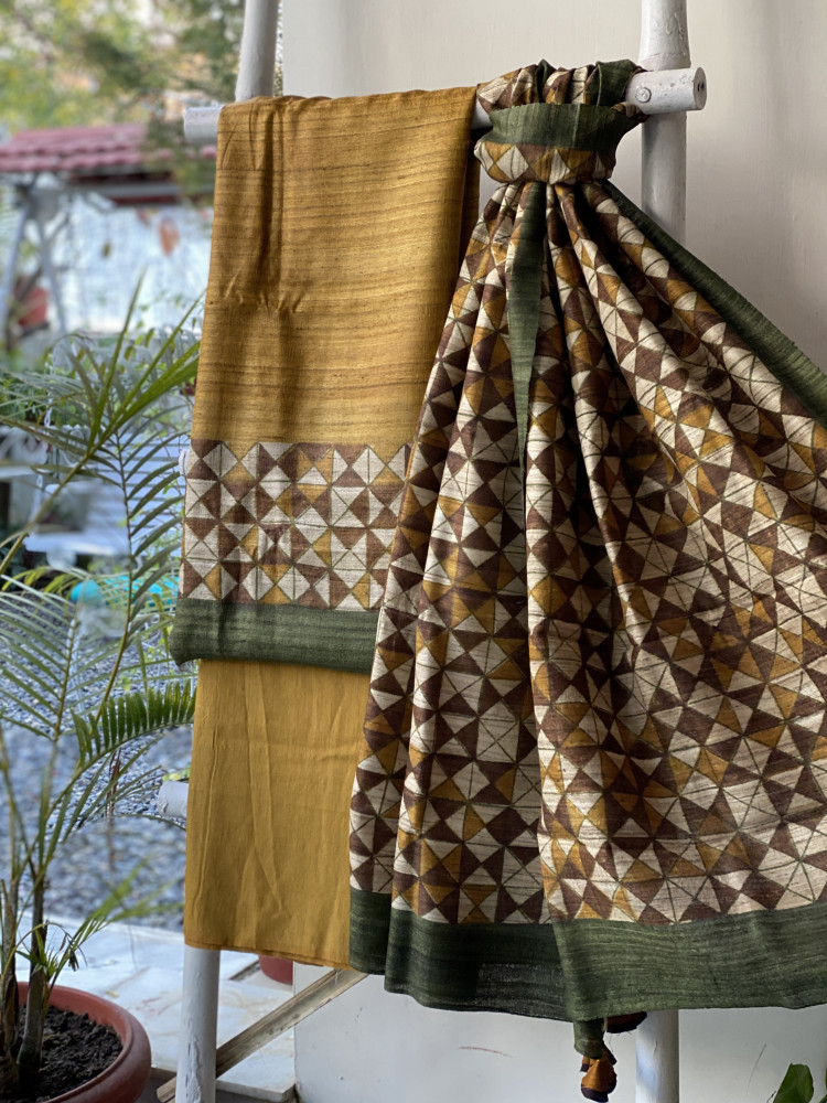 Image of MUSTARD GICHA SILK PRINTED DUPATTA SET