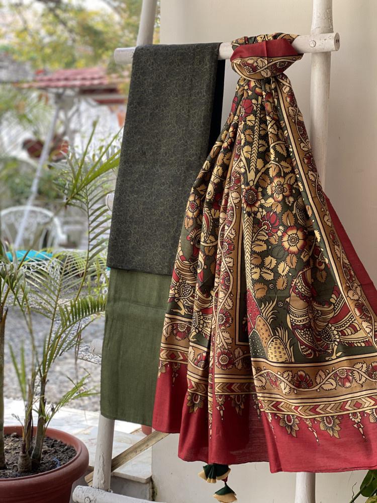 Image of MEHNDI GREEN WOVEN SILK PRINTED DUPATTA SET