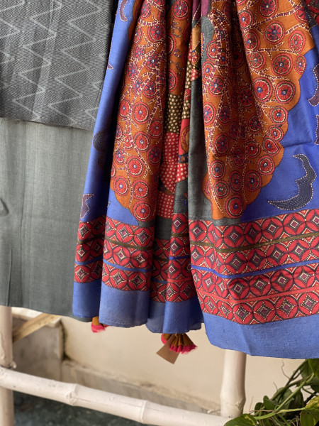 CHARCOAL-MULTICOLOUR WOVEN SILK PRINTED EMBROIDERED DUPATTA SET