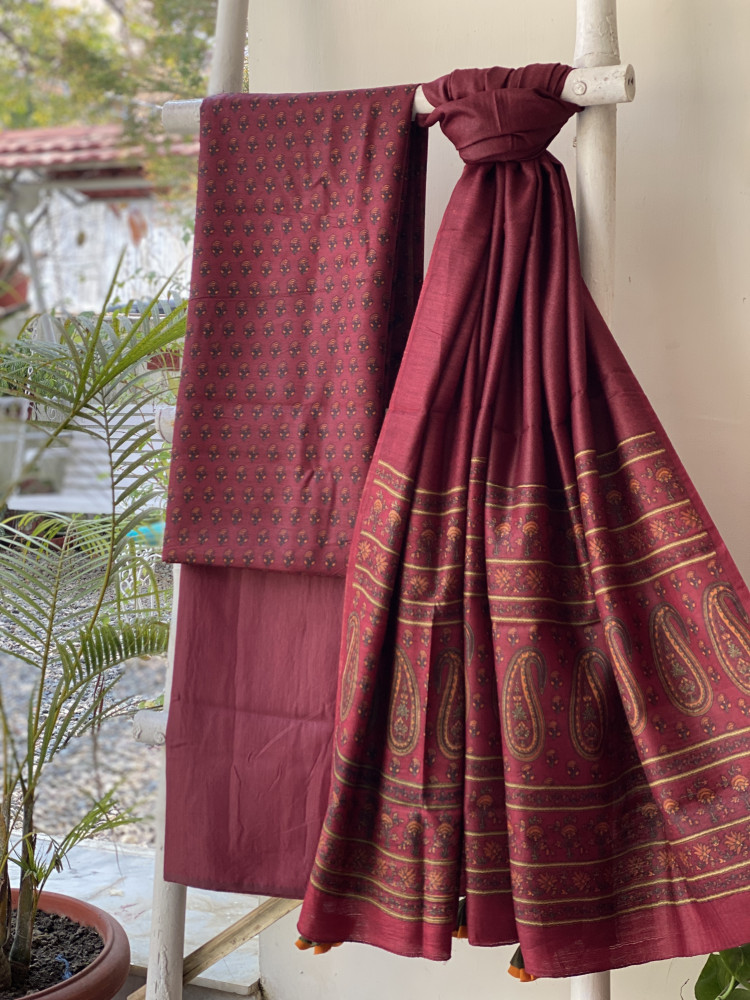 Image of MAROON BLOCK PRINT PASHMINA SILK WOVEN  DUPATTA SET