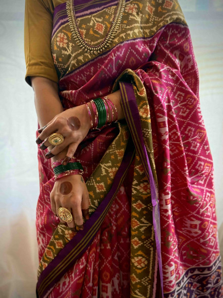 MAGENTA & PURPLE SINGLE IKKAT PATOLA  HAND WOVEN SILK SARI
