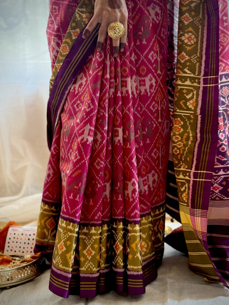 MAGENTA & PURPLE SINGLE IKKAT PATOLA  HAND WOVEN SILK SARI