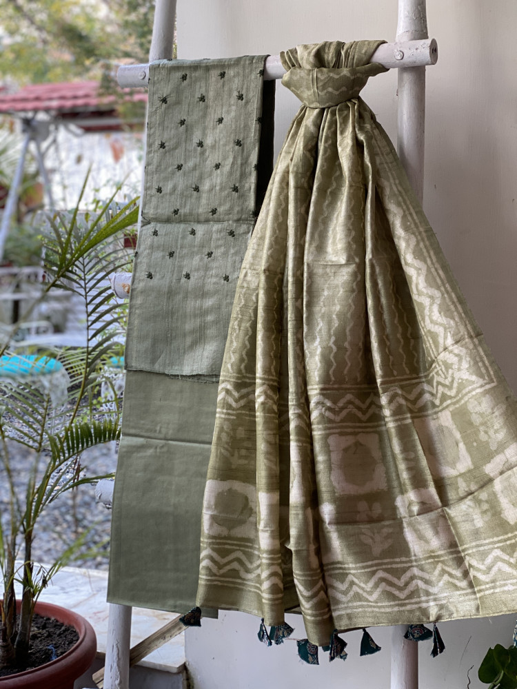 Image of PISTA GREEN TUSSAR SILK BATIK DUPATTA SET