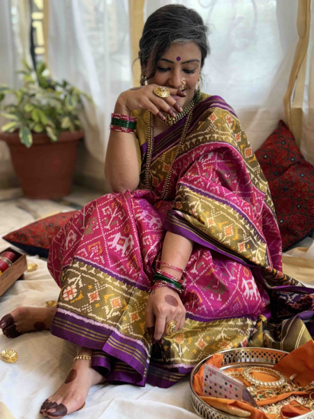 MAGENTA & PURPLE SINGLE IKKAT PATOLA  HAND WOVEN SILK SARI
