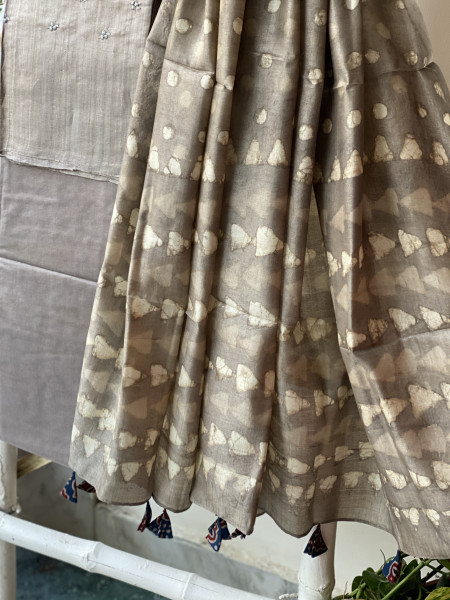 GREY TUSSAR SILK BATIK DUPATTA SET