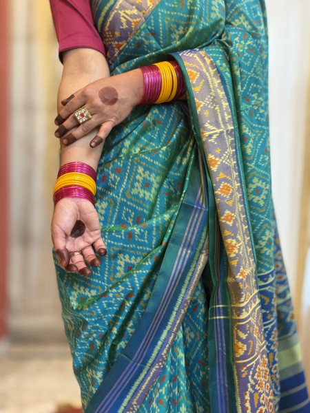 SHADED TURQUOISE AND BLUE SINGLE IKKAT PATOLA  HAND WOVEN SILK SARI