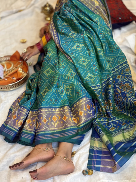 SHADED TURQUOISE AND BLUE SINGLE IKKAT PATOLA  HAND WOVEN SILK SARI