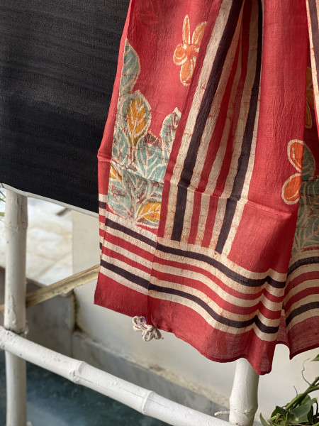 BLACK-RED TUSSAR SILK BATIK DUPATTA SET