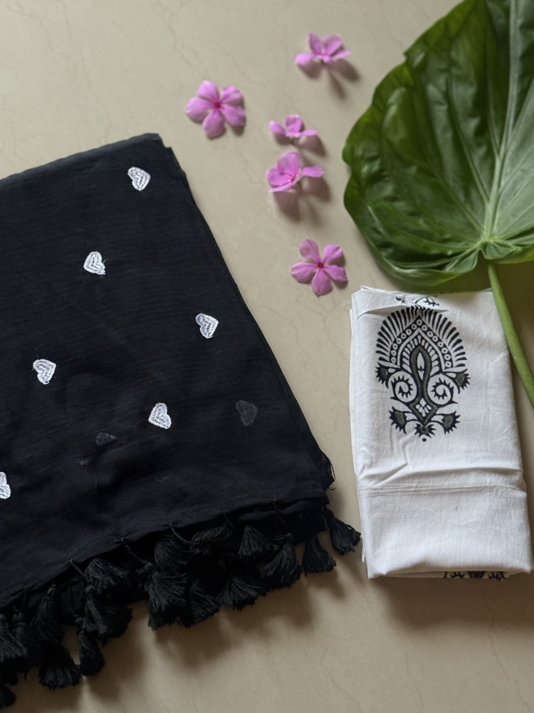 Image of BLACK COTTON MULMUL EMBROIDERED SARI