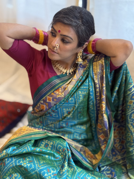 SHADED TURQUOISE AND BLUE SINGLE IKKAT PATOLA  HAND WOVEN SILK SARI