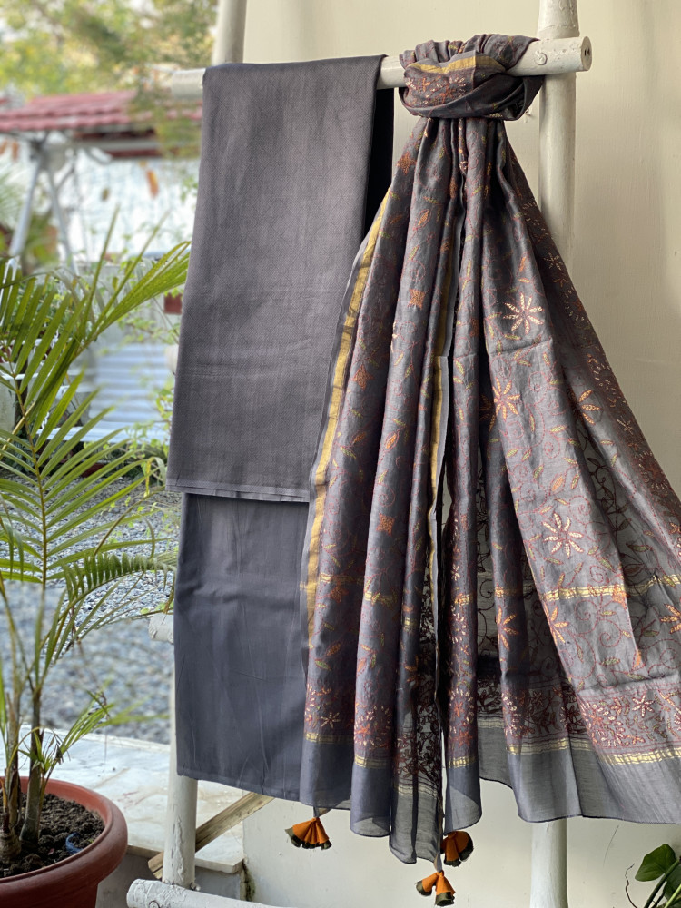 Image of GREY CHANDERI SILK HAND EMBROIDERED DUPATTA SET