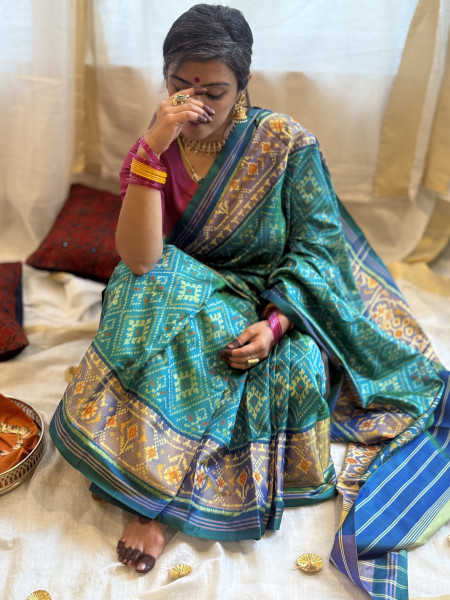 SHADED TURQUOISE AND BLUE SINGLE IKKAT PATOLA  HAND WOVEN SILK SARI