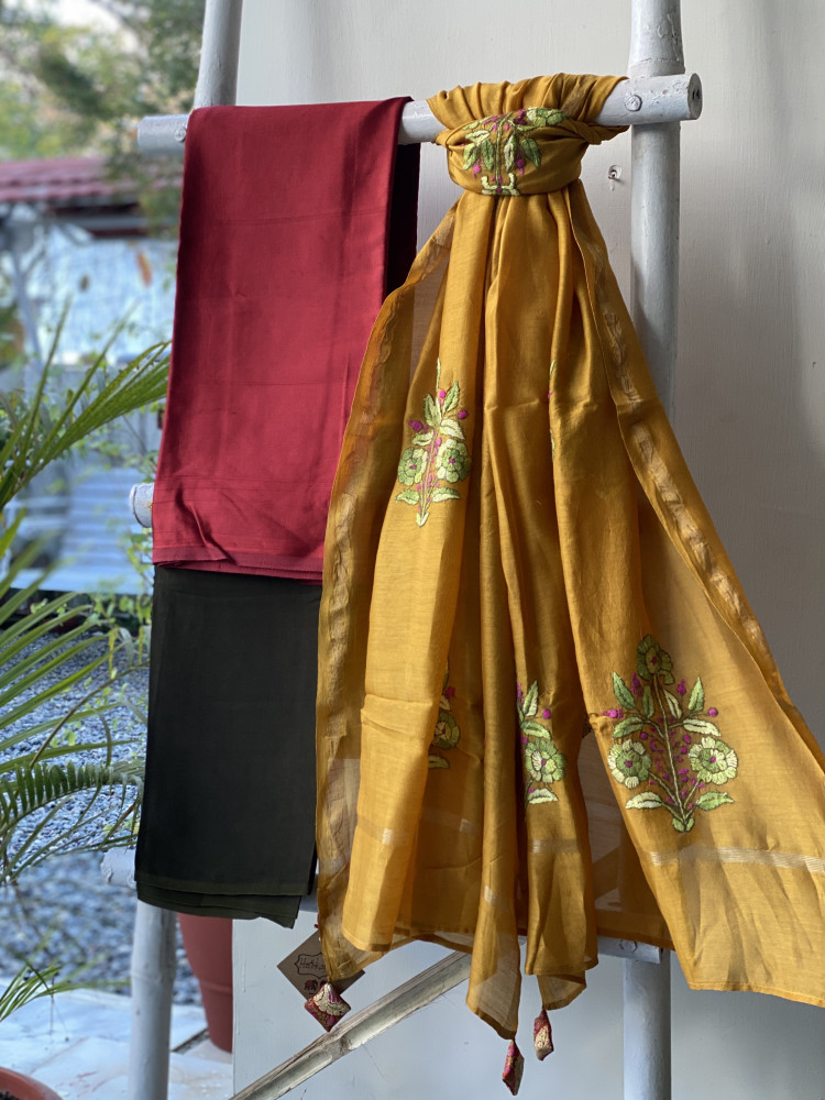 Image of MAROON-MUSTARD CHANDERI SILK HAND EMBROIDERED DUPATTA SET