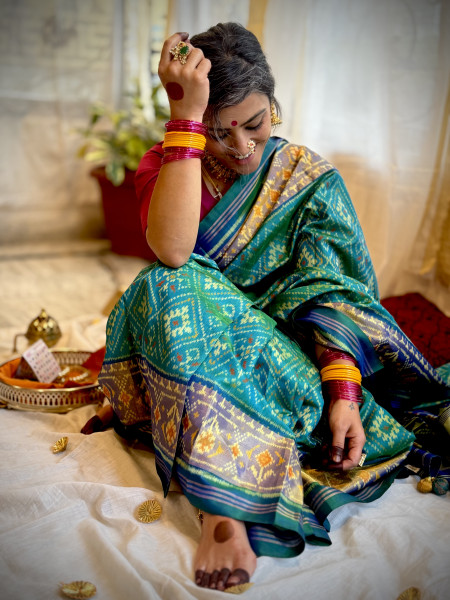 SHADED TURQUOISE AND BLUE SINGLE IKKAT PATOLA  HAND WOVEN SILK SARI