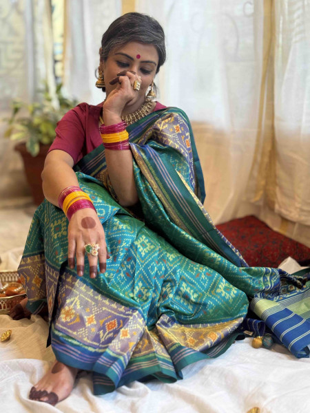 SHADED TURQUOISE AND BLUE SINGLE IKKAT PATOLA  HAND WOVEN SILK SARI