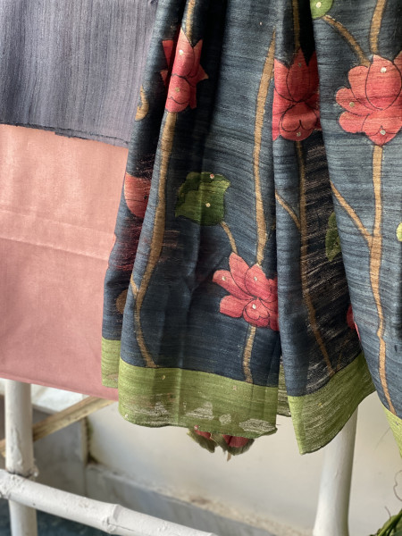 CHARCOAL-PINK TUSSAR SILK HAND PAINTED DUPATTA SET