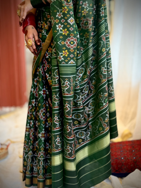 BOTTLE GREEN SINGLE IKKAT PATOLA  HAND WOVEN SILK SARI