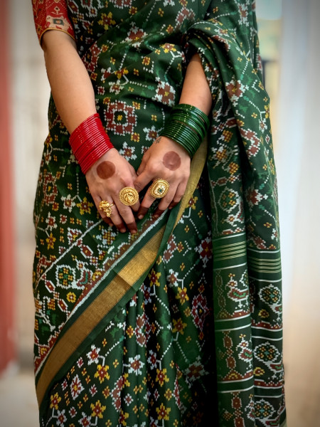 BOTTLE GREEN SINGLE IKKAT PATOLA  HAND WOVEN SILK SARI