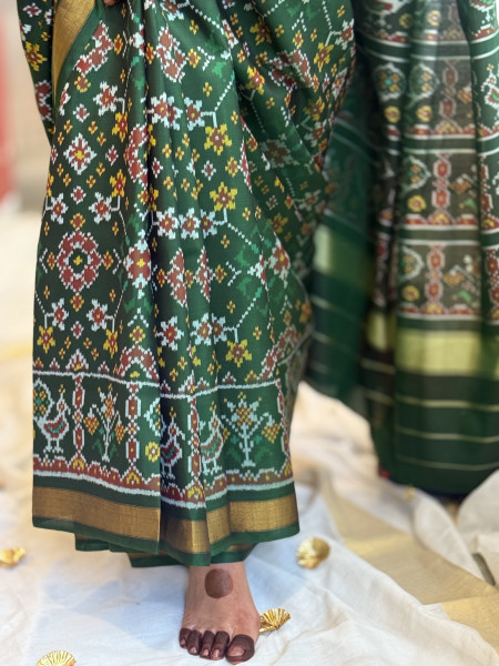 BOTTLE GREEN SINGLE IKKAT PATOLA  HAND WOVEN SILK SARI