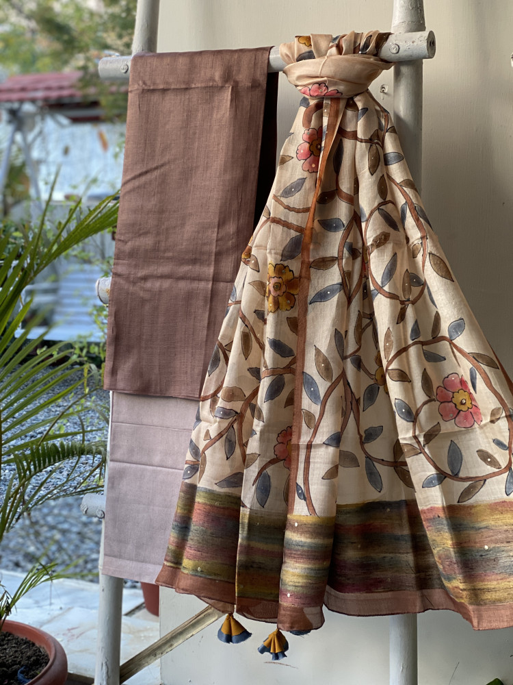 Image of BROWN-OFF-WHITE TUSSAR SILK HAND PAINTED DUPATTA SET