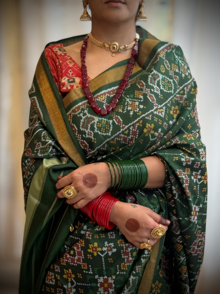 BOTTLE GREEN SINGLE IKKAT PATOLA  HAND WOVEN SILK SARI