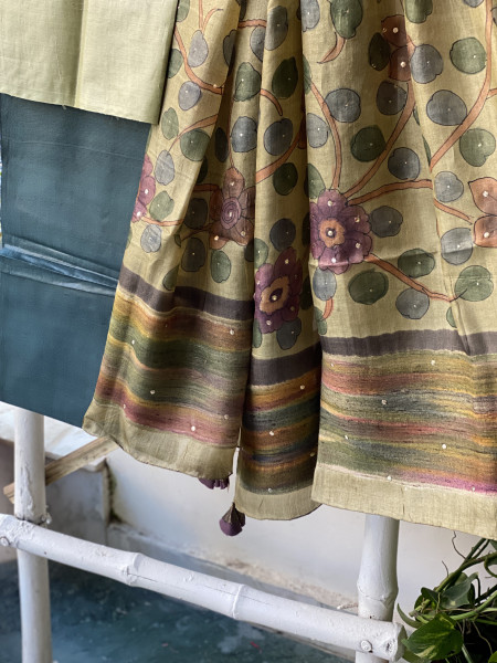 PISTA GREEN TUSSAR SILK HAND PAINTED DUPATTA SET