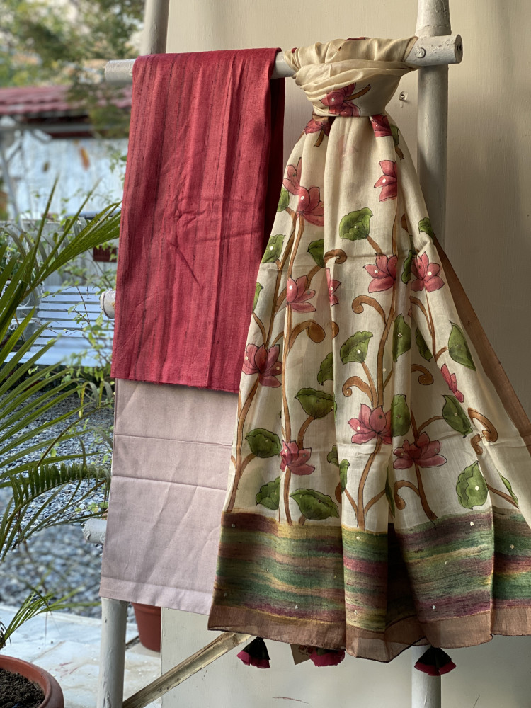 Image of ROSE-OFF WHITE TUSSAR SILK HAND PAINTED DUPATTA SET