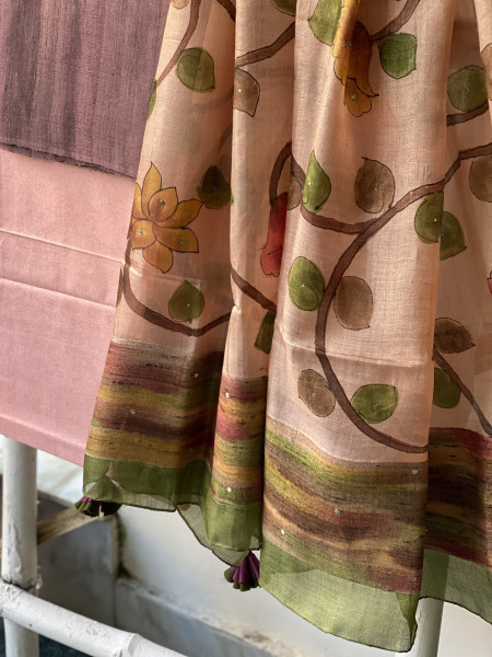 MAUVE-PINK TUSSAR SILK HAND PAINTED DUPATTA SET