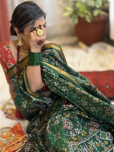 BOTTLE GREEN SINGLE IKKAT PATOLA  HAND WOVEN SILK SARI
