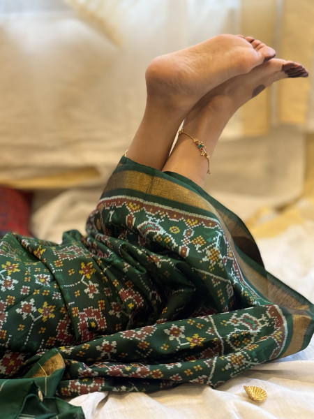 BOTTLE GREEN SINGLE IKKAT PATOLA  HAND WOVEN SILK SARI
