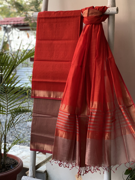RED-FAWN MAHESHWARI SILK & COTTON ZARI BORDER WOVEN DUPATTA SET