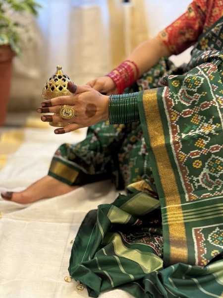 BOTTLE GREEN SINGLE IKKAT PATOLA  HAND WOVEN SILK SARI