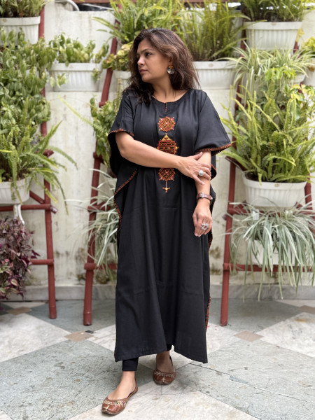BLACK PURE WOOL EMBROIDERED KAFTAN