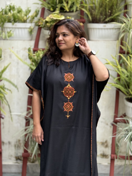 BLACK PURE WOOL EMBROIDERED KAFTAN