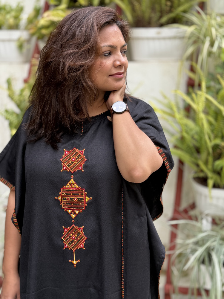 Image of BLACK PURE WOOL EMBROIDERED KAFTAN