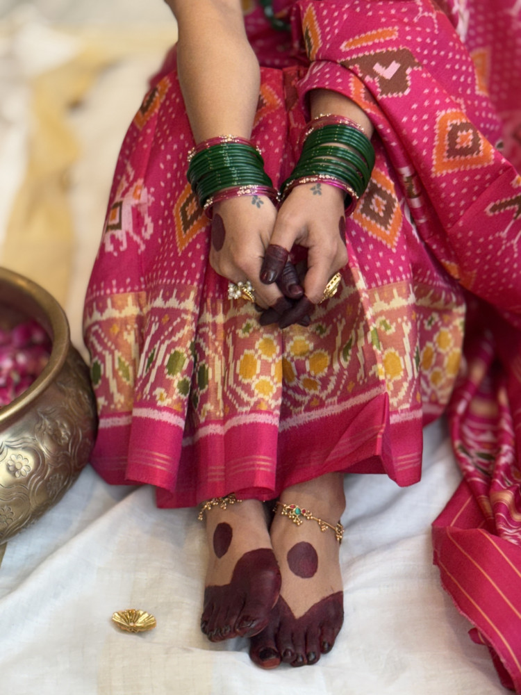 Image of PINK SINGLE IKKAT PATOLA  HAND WOVEN SILK SARI