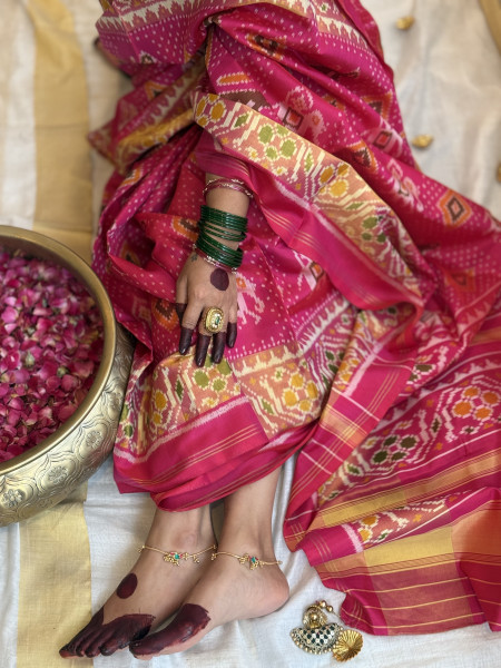 PINK SINGLE IKKAT PATOLA  HAND WOVEN SILK SARI