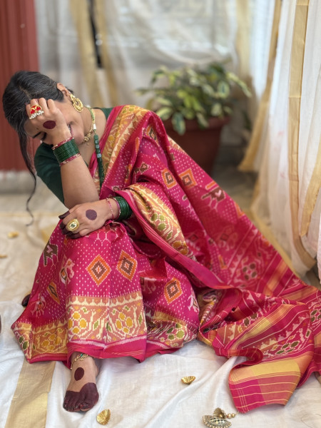 PINK SINGLE IKKAT PATOLA  HAND WOVEN SILK SARI
