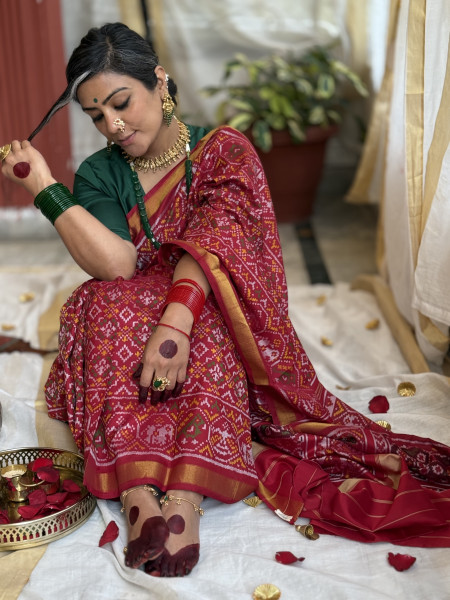 RED SINGLE IKKAT PATOLA  HAND WOVEN SILK SARI