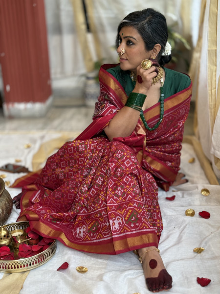 RED SINGLE IKKAT PATOLA  HAND WOVEN SILK SARI