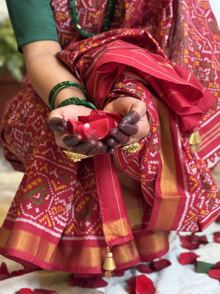 RED SINGLE IKKAT PATOLA  HAND WOVEN SILK SARI