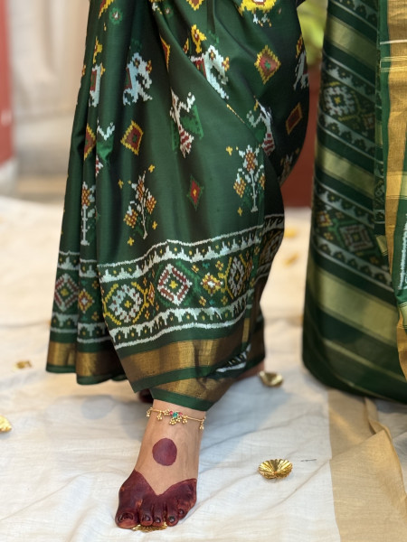 BOTTLE GREEN SINGLE IKKAT PATOLA  HAND WOVEN SILK SARI