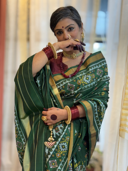 BOTTLE GREEN SINGLE IKKAT PATOLA  HAND WOVEN SILK SARI