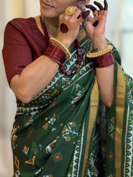 BOTTLE GREEN SINGLE IKKAT PATOLA  HAND WOVEN SILK SARI