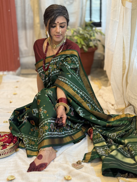 BOTTLE GREEN SINGLE IKKAT PATOLA  HAND WOVEN SILK SARI