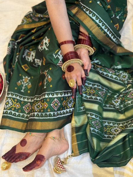 BOTTLE GREEN SINGLE IKKAT PATOLA  HAND WOVEN SILK SARI