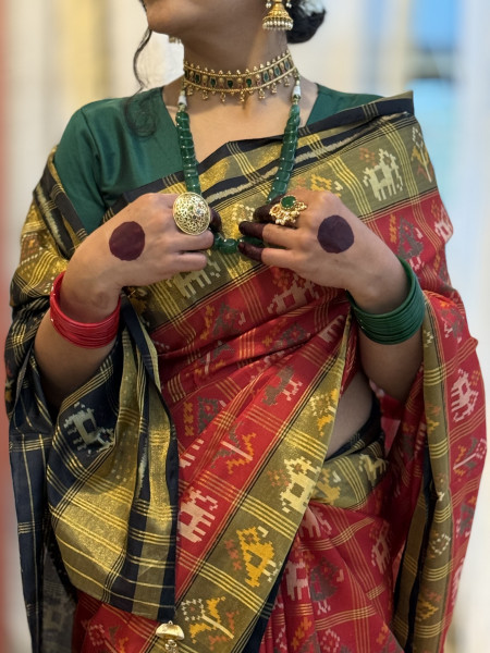 RED AND BLACK SINGLE IKKAT PATOLA  HAND WOVEN SILK SARI