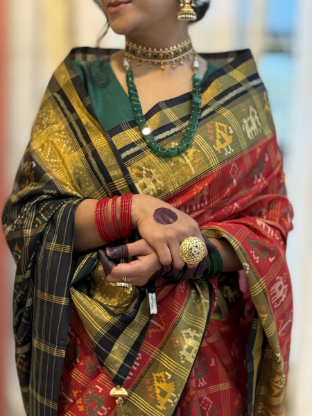 RED AND BLACK SINGLE IKKAT PATOLA  HAND WOVEN SILK SARI