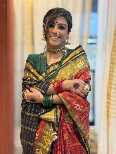 RED AND BLACK SINGLE IKKAT PATOLA  HAND WOVEN SILK SARI