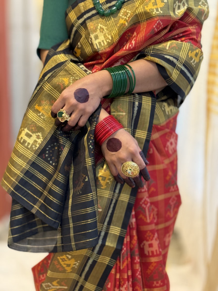 RED AND BLACK SINGLE IKKAT PATOLA  HAND WOVEN SILK SARI
